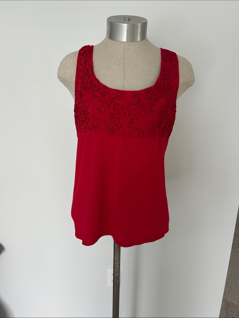 Grace Elements Red Floral Appliqué Scoop Neck Camisole‎